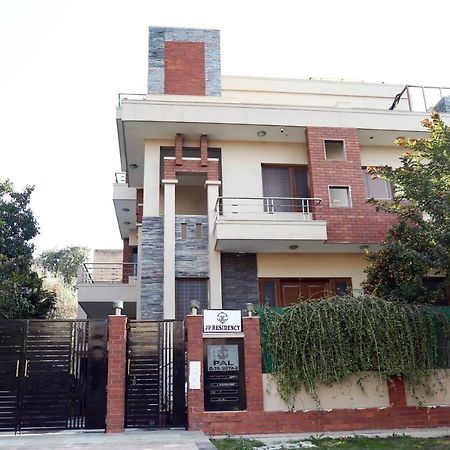 J P Residency Hotel Greater Noida Exterior photo