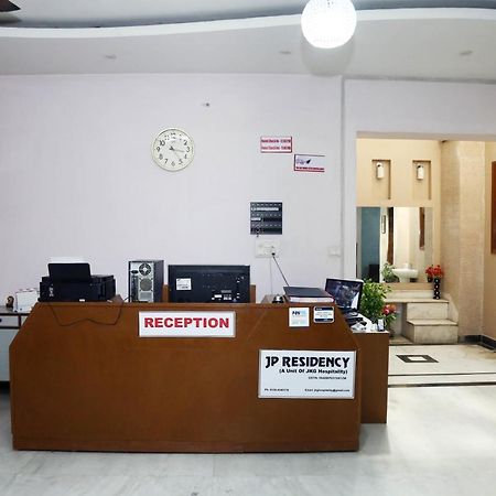 J P Residency Hotel Greater Noida Exterior photo