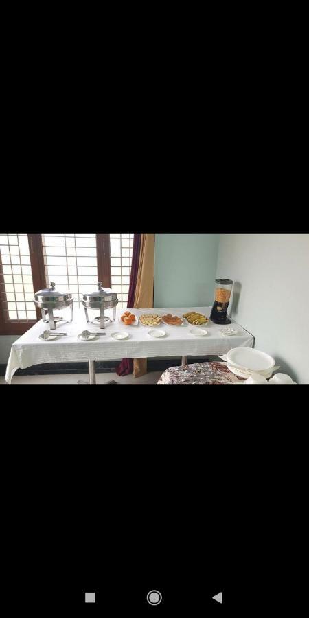 J P Residency Hotel Greater Noida Exterior photo