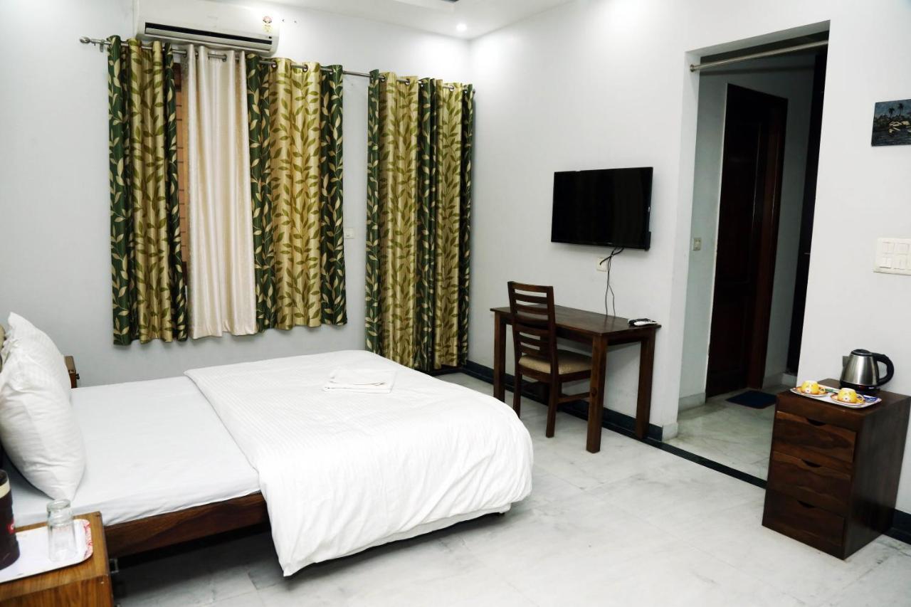 J P Residency Hotel Greater Noida Exterior photo