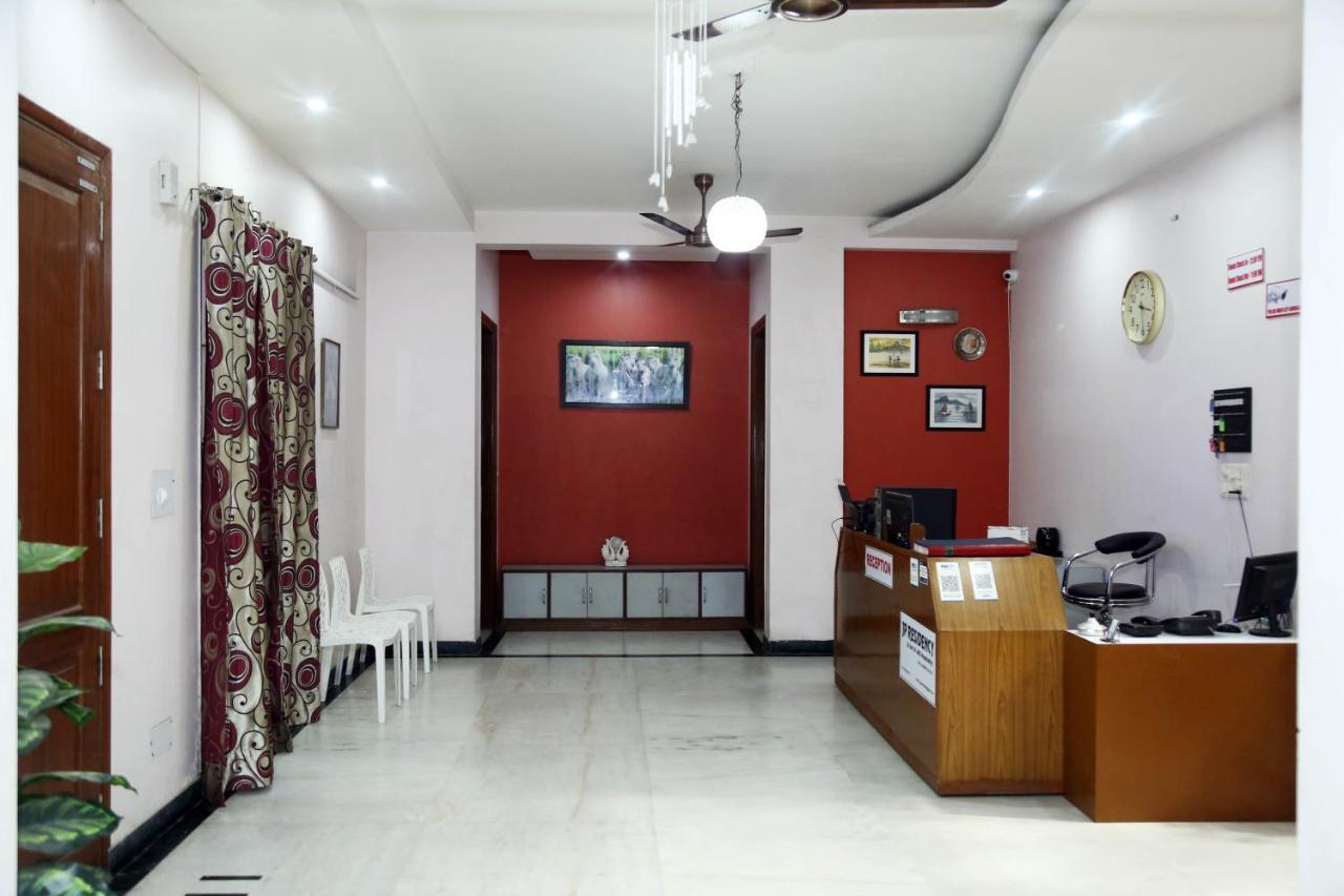 J P Residency Hotel Greater Noida Exterior photo