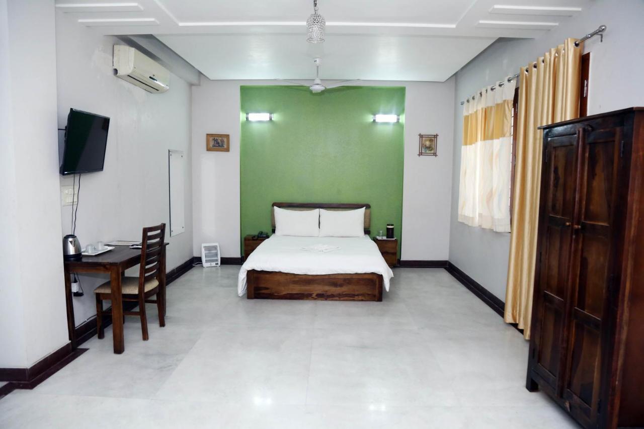 J P Residency Hotel Greater Noida Exterior photo